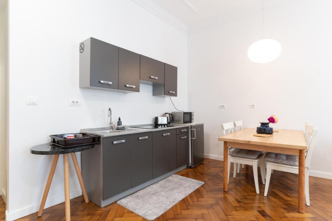 Mimi Carera Apartment & Room 罗维尼 外观 照片