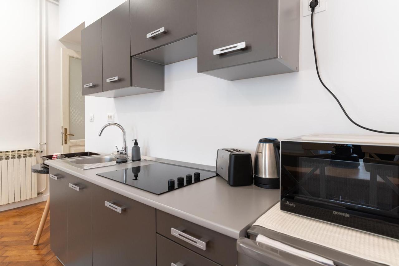 Mimi Carera Apartment & Room 罗维尼 外观 照片